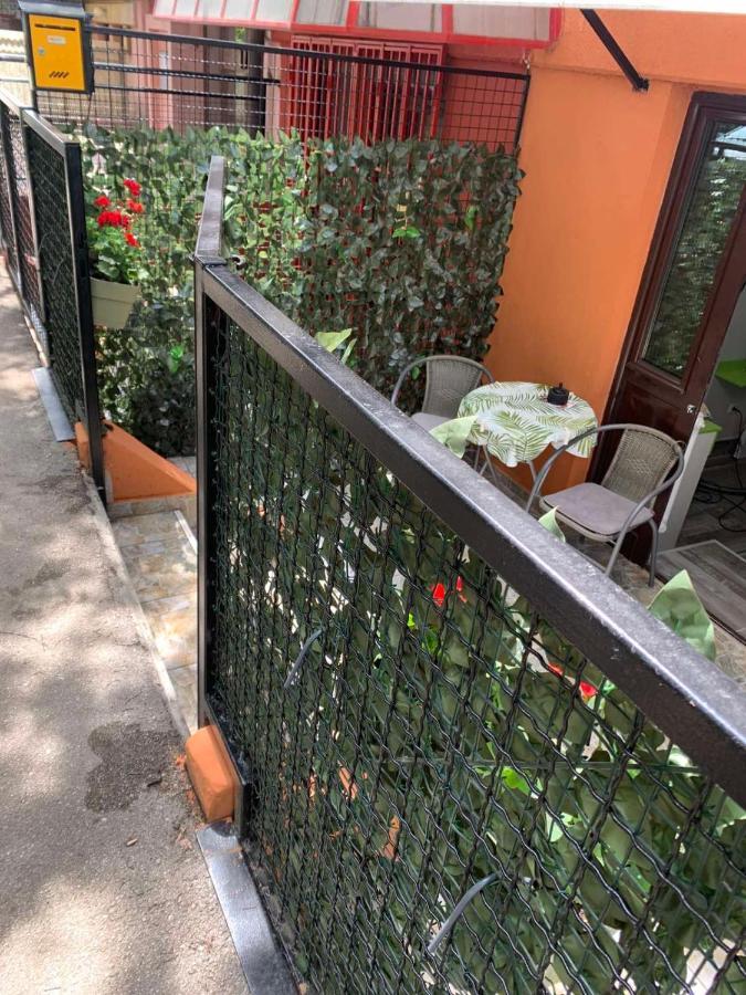 Apartman Lara Belgrado Buitenkant foto
